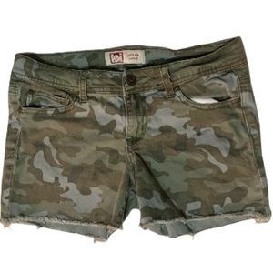Camouflaged Short